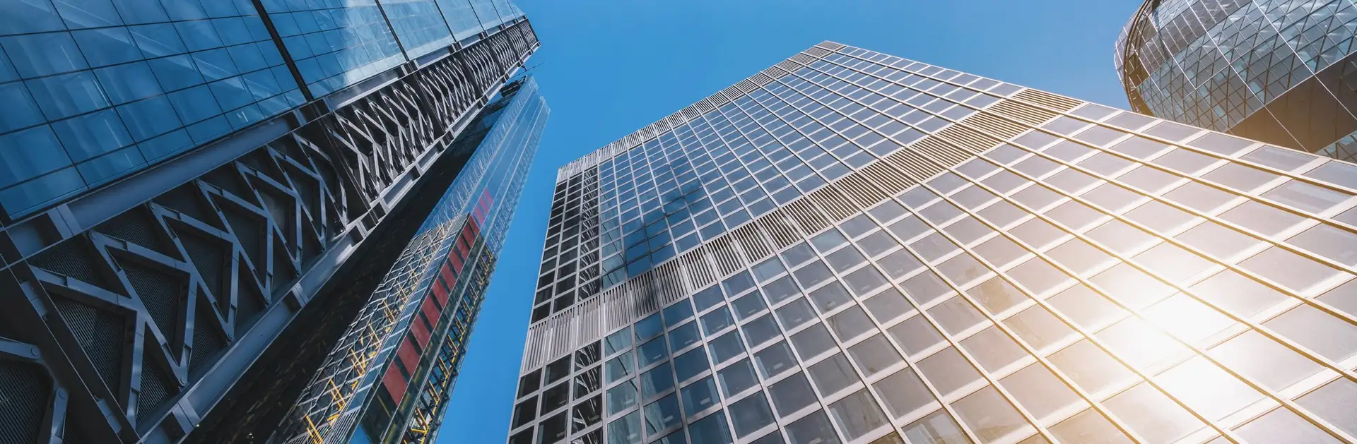 Torres de oficinas al sol: Capital Privado MB, gestores de capital privado en toda España